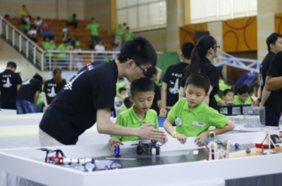 教育科技赋能，专业机器人竞赛师团队成立，引领青少年科技竞技新浪潮
