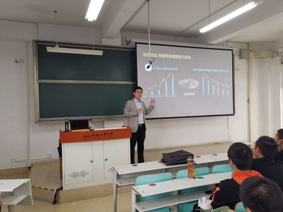 科大讯飞谭昶博士受邀为大一新生做报告 人工智能时代下的教育科技新图景